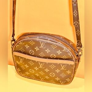 Louis Vuitton Monogram Senlis Blois Brown Shoulder and crossbody bag.